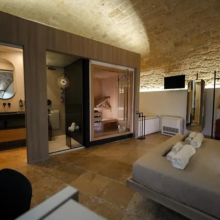 Myra Bed & 4*