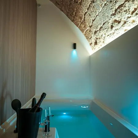 Myra Bed & 4* Bari