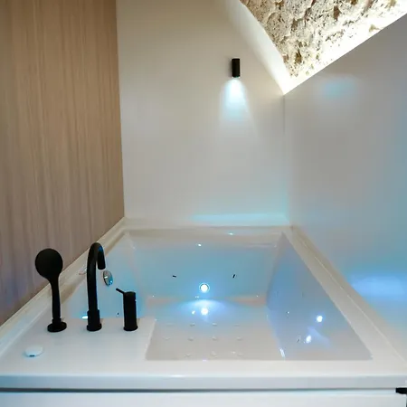 Myra Bed & Gasthuis 4*