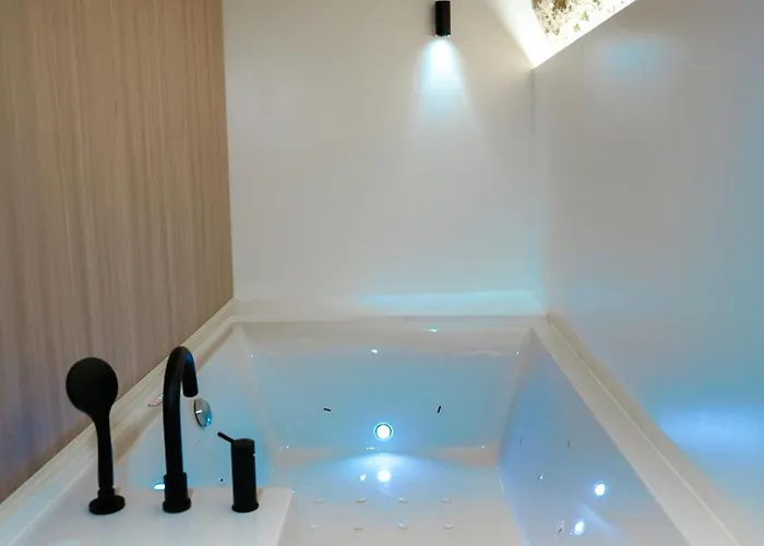 Myra Bed & 招待所 3*